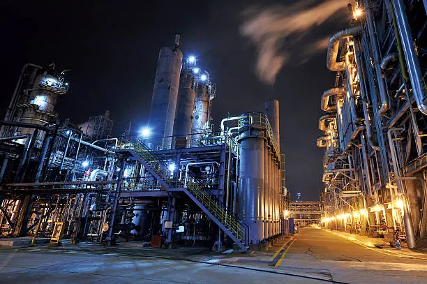 Oil Refinery Industrial Manufacturing - Parallel Sourcing Engineering Solutions